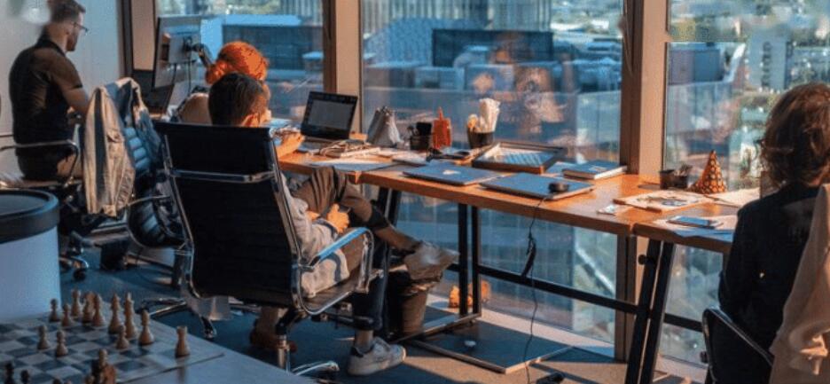 遇到企業(yè)招人剛?cè)肼毦妥屓穗x職的操作怎么辦？(圖2)