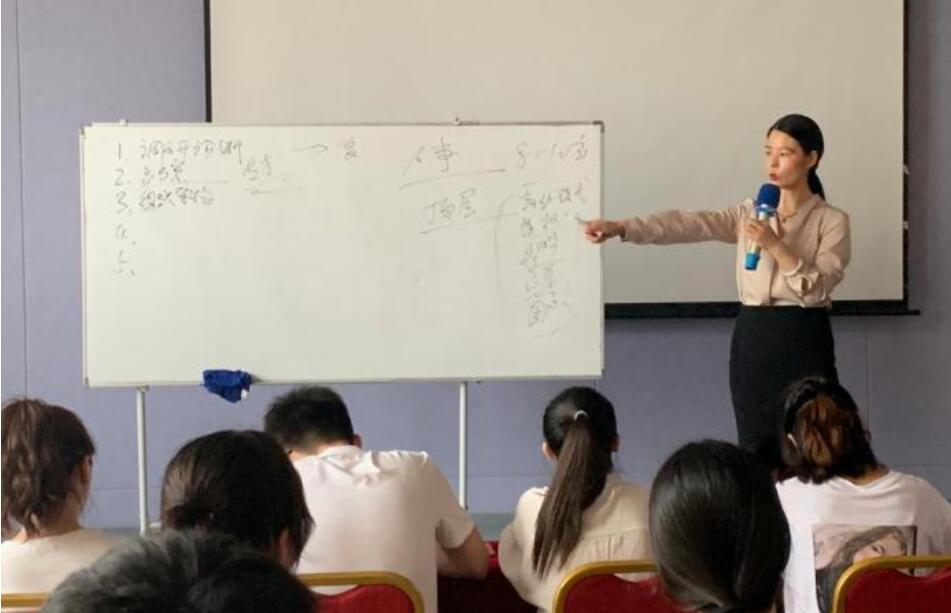 什么是付費實習呢？大學生付費實習為什么是天坑呢？(圖1)