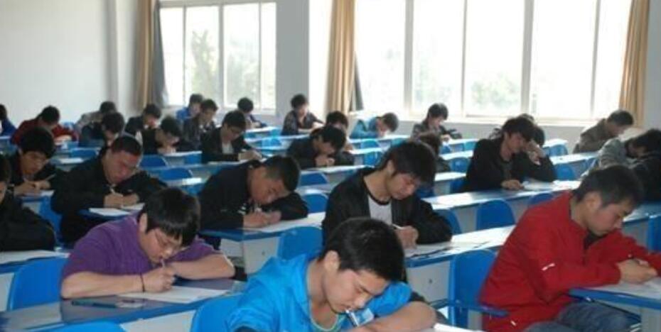 學(xué)生實習(xí)遭層層轉(zhuǎn)包，學(xué)校應(yīng)該怎么改進自身呢？(圖1)