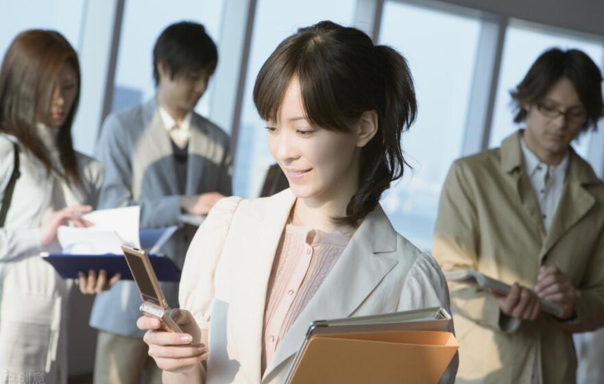 兩個應(yīng)屆畢業(yè)生的助理接連離職原因是什么(難道老板太苛刻了嗎)(圖1) 兩個應(yīng)屆畢業(yè)生的助理接連離職原因是什么(難道老板太苛刻了嗎)(圖1)