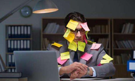 當(dāng)工作不滿意應(yīng)該離職還是改變呢？(圖1)